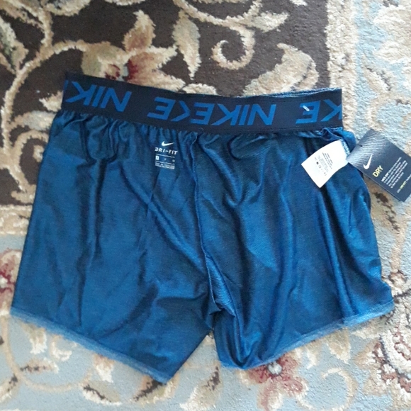 3x*Host Pick*Nike dri-fit ladies shorts - Picture 10 of 16
